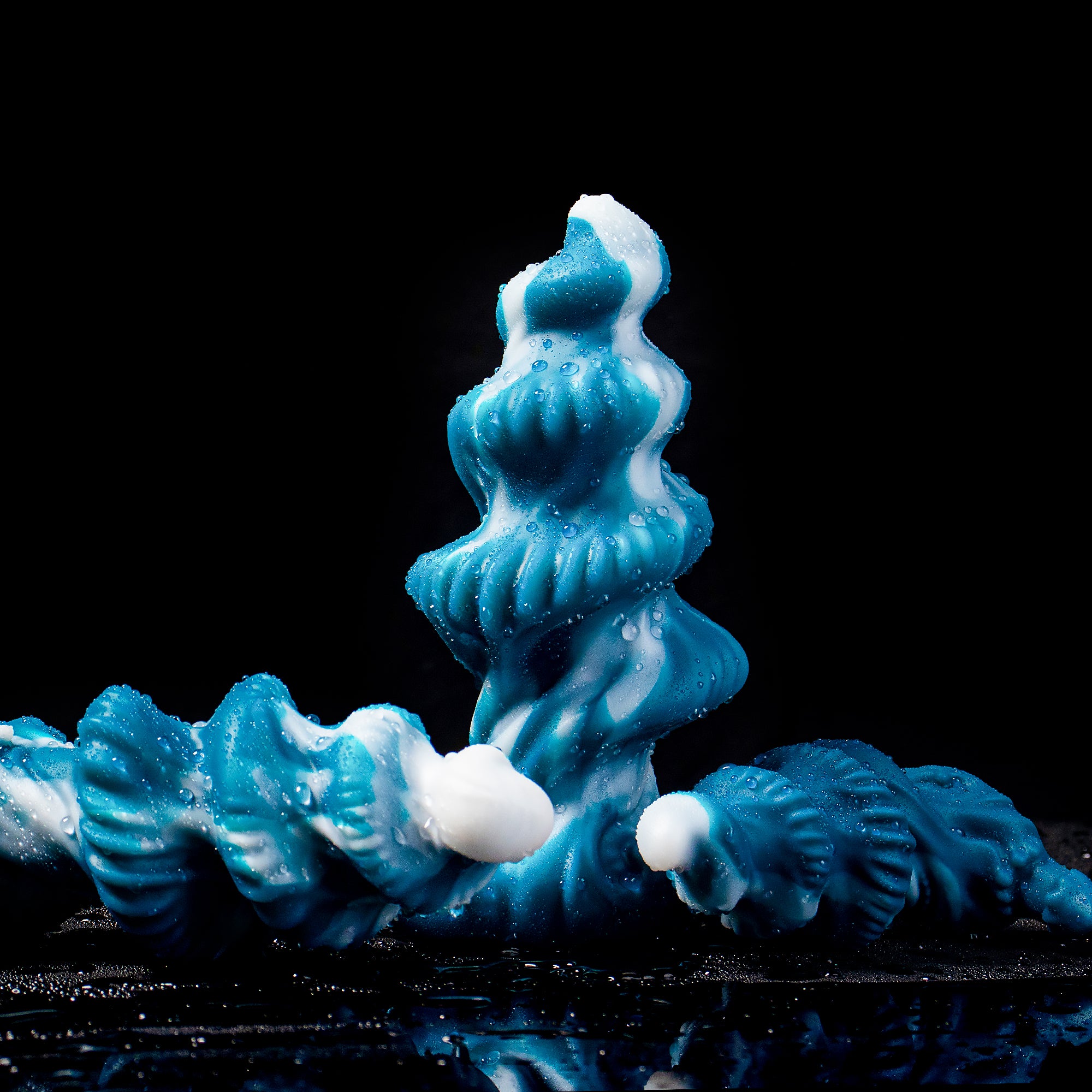 Oieffur Shark Egg Spiral Anal Plug from Fantasy Dildos collection, showing smooth silicone design in three size options. 메인 이미지