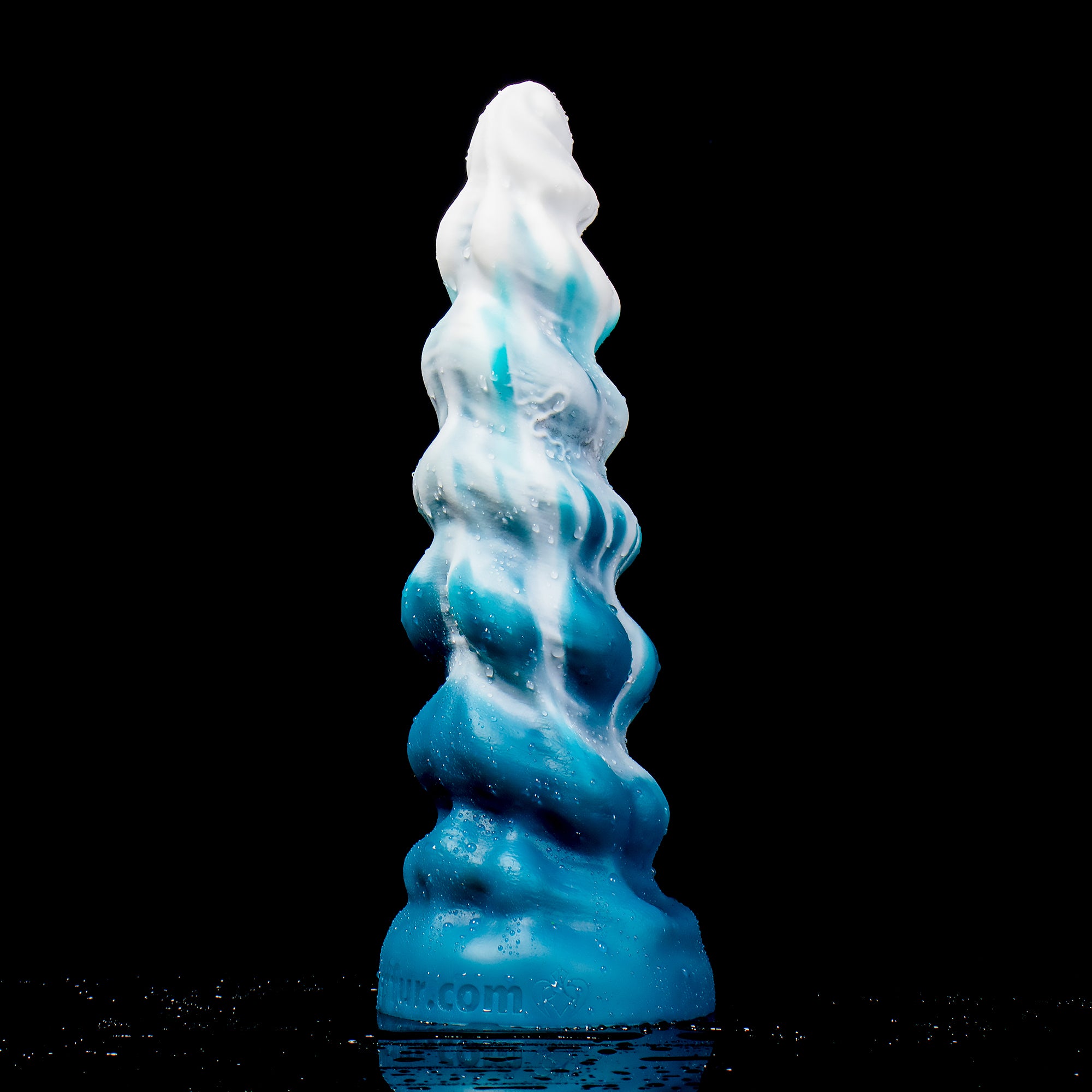 Oieffur Thick Conqueror Platinum silicone fantasy dildo with tapered design, featuring realistic shape and smooth surface. 메인 이미지